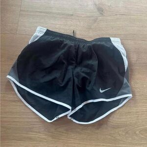 Black Nike shirts small